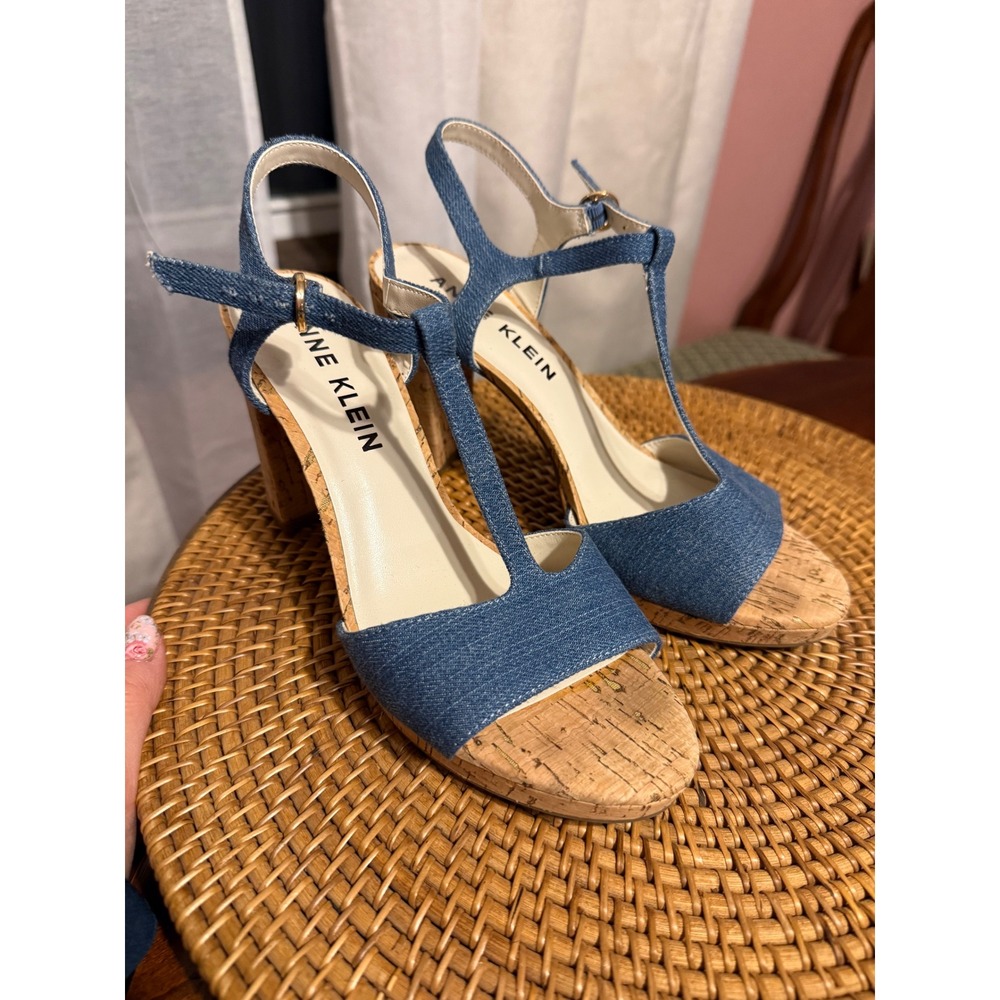 Anne Klein Vita Blue Denim T-Strap Cork Block Heel Sandals Womens 6.5M AKVITA